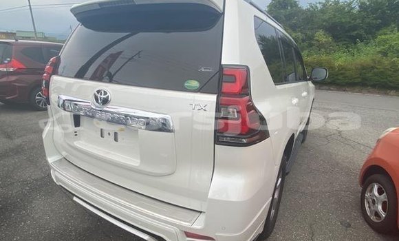 Nunua Ilio tumika Toyota Land Cruiser Prado White Gari ndani ya Juba nchini South Sudan Nunua Ilio tumika Toyota Land Cruiser Prado White Gari ndani ya Juba nchini South Sudan