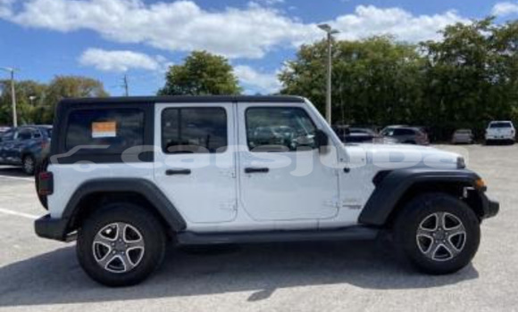 Buy Used Jeep Wrangler White Car in Aweil in South Sudan Buy Used Jeep Wrangler White Car in Aweil in South Sudan