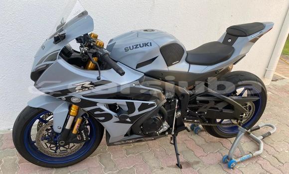 Nunua Ilio tumika Suzuki GSX–R Silver Bike ndani ya Juba nchini South Sudan Nunua Ilio tumika Suzuki GSX–R Silver Bike ndani ya Juba nchini South Sudan