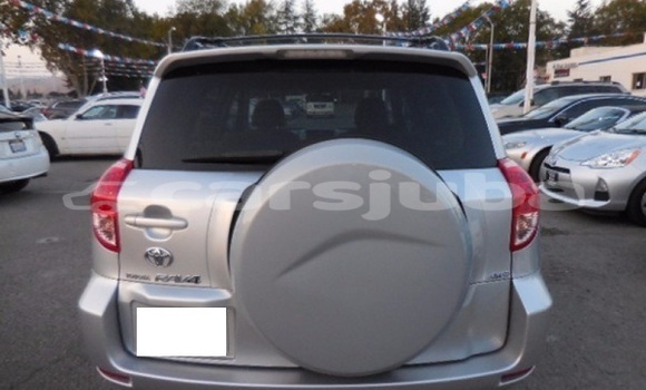 Nunua Ilio tumika Toyota RAV4 Silver Gari ndani ya Pajok nchini South Sudan Nunua Ilio tumika Toyota RAV4 Silver Gari ndani ya Pajok nchini South Sudan