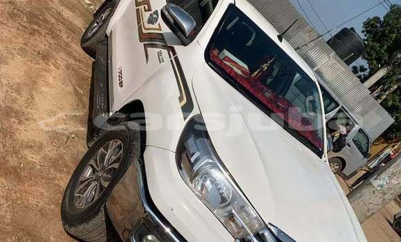 Buy Used Toyota Hilux White Car in Juba in South Sudan Buy Used Toyota Hilux White Car in Juba in South Sudan