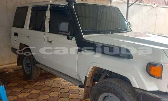 Buy Used Toyota Highlander White Car in Juba in South Sudan Buy Used Toyota Highlander White Car in Juba in South Sudan