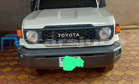 Buy Used Toyota Highlander White Car in Juba in South Sudan Buy Used Toyota Highlander White Car in Juba in South Sudan
