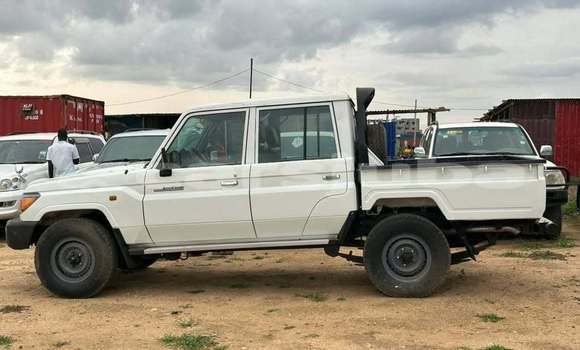 Buy Used Toyota 4Runner White Car in Juba in South Sudan Buy Used Toyota 4Runner White Car in Juba in South Sudan