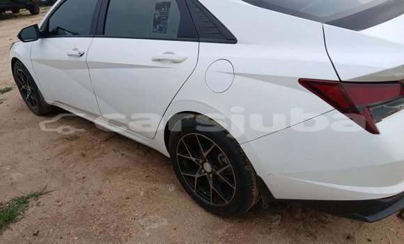 اشتري مستعمل Hyundai Elantra White سيارة في Juba في South Sudan اشتري مستعمل Hyundai Elantra White سيارة في Juba في South Sudan