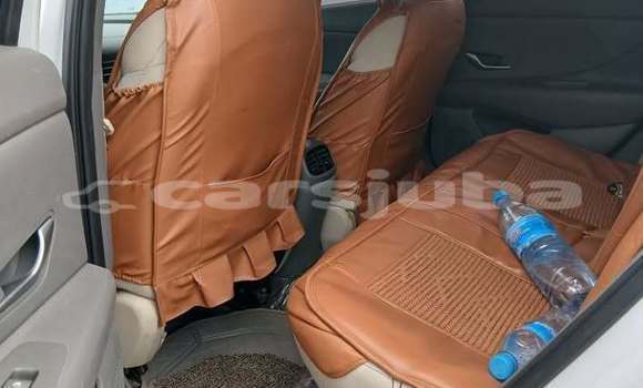 اشتري مستعمل Hyundai Elantra White سيارة في Juba في South Sudan اشتري مستعمل Hyundai Elantra White سيارة في Juba في South Sudan
