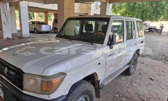 Buy Used Toyota Highlander White Car in Juba in South Sudan Buy Used Toyota Highlander White Car in Juba in South Sudan
