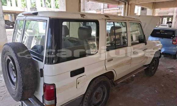 Buy Used Toyota Highlander White Car in Juba in South Sudan Buy Used Toyota Highlander White Car in Juba in South Sudan