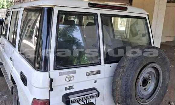 Buy Used Toyota Highlander White Car in Juba in South Sudan Buy Used Toyota Highlander White Car in Juba in South Sudan