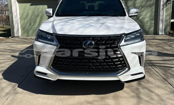 Nunua Ilio tumika Lexus LX 570 White Gari ndani ya Juba nchini South Sudan