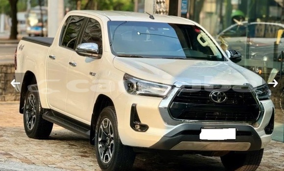 Buy Used Toyota Hilux White Car in Juba in South Sudan