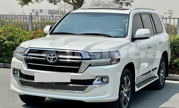 Buy Used Toyota Land Cruiser White Car in Rumbek in South Sudan Buy Used Toyota Land Cruiser White Car in Rumbek in South Sudan