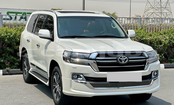 Buy Used Toyota Land Cruiser White Car in Rumbek in South Sudan Buy Used Toyota Land Cruiser White Car in Rumbek in South Sudan