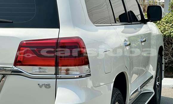Buy Used Toyota Land Cruiser White Car in Rumbek in South Sudan Buy Used Toyota Land Cruiser White Car in Rumbek in South Sudan