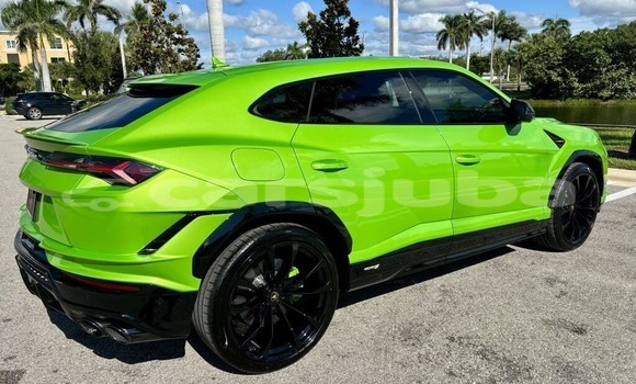 Buy Used Lamborghini Urus Green Car in Gogrial in South Sudan Buy Used Lamborghini Urus Green Car in Gogrial in South Sudan
