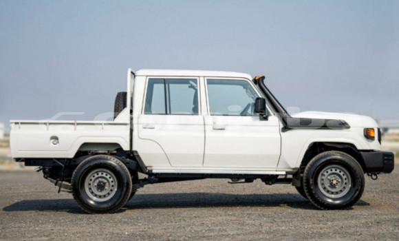 Buy Used Toyota Land Cruiser White Car in Juba in South Sudan Buy Used Toyota Land Cruiser White Car in Juba in South Sudan