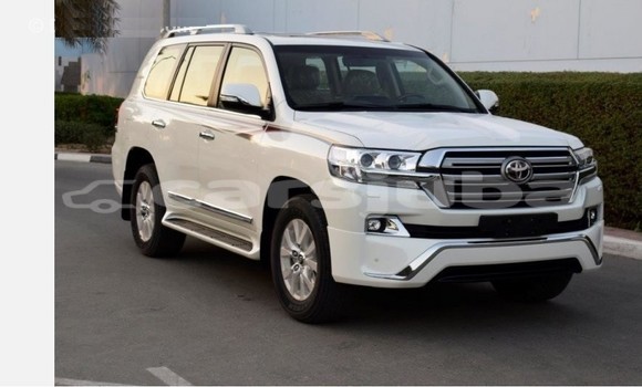 Buy Used Toyota Land Cruiser White Car in Juba in South Sudan