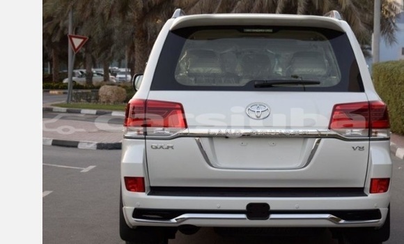 Buy Used Toyota Land Cruiser White Car in Juba in South Sudan Buy Used Toyota Land Cruiser White Car in Juba in South Sudan