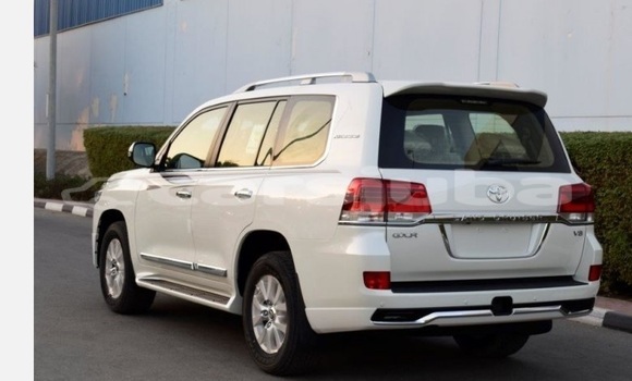 Buy Used Toyota Land Cruiser White Car in Juba in South Sudan Buy Used Toyota Land Cruiser White Car in Juba in South Sudan
