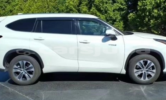 Buy Used Toyota Highlander White Car in Juba in South Sudan Buy Used Toyota Highlander White Car in Juba in South Sudan