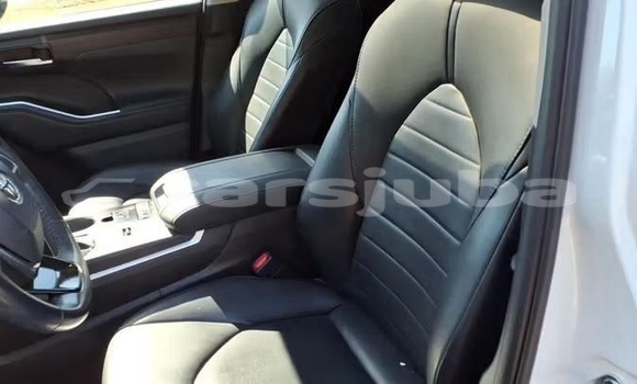 Buy Used Toyota Highlander White Car in Juba in South Sudan Buy Used Toyota Highlander White Car in Juba in South Sudan