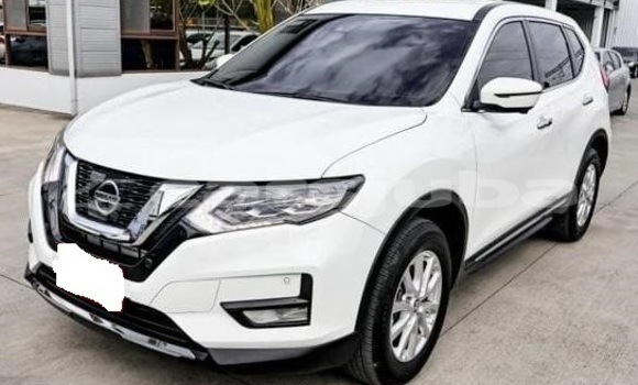 Buy Used Nissan X-Trail White Car in Juba in South Sudan