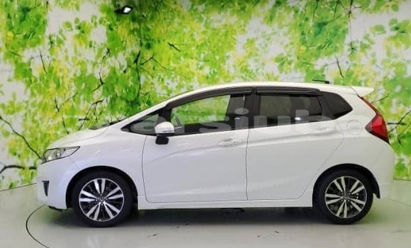 Buy Used Honda Fit White Car in Juba in South Sudan Buy Used Honda Fit White Car in Juba in South Sudan