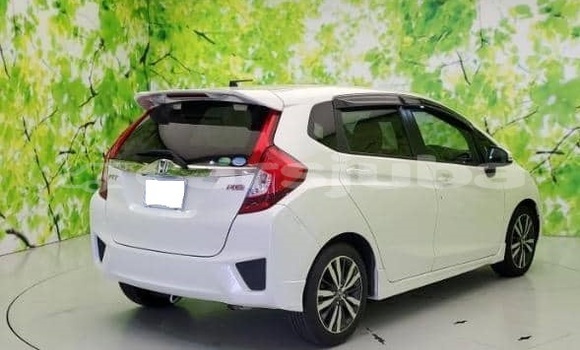 Buy Used Honda Fit White Car in Juba in South Sudan Buy Used Honda Fit White Car in Juba in South Sudan