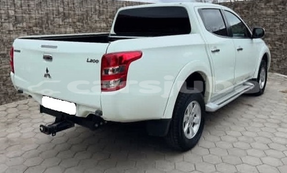 Buy Used Mitsubishi L200 White Car in Juba in South Sudan Buy Used Mitsubishi L200 White Car in Juba in South Sudan