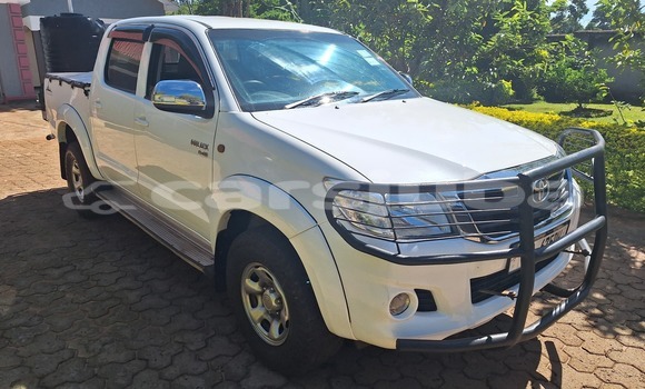 Buy Used Toyota Hilux White Car in Juba in South Sudan Buy Used Toyota Hilux White Car in Juba in South Sudan