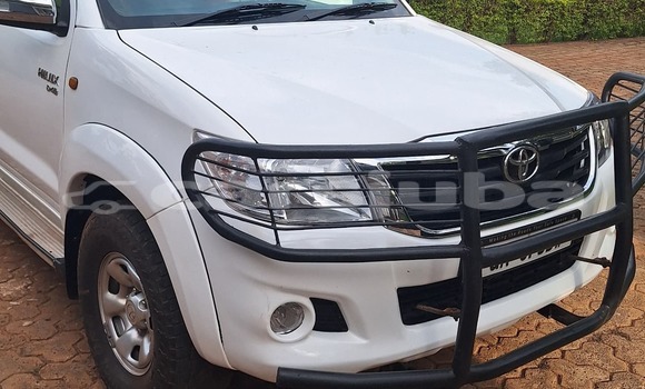 Buy Used Toyota Hilux White Car in Juba in South Sudan Buy Used Toyota Hilux White Car in Juba in South Sudan