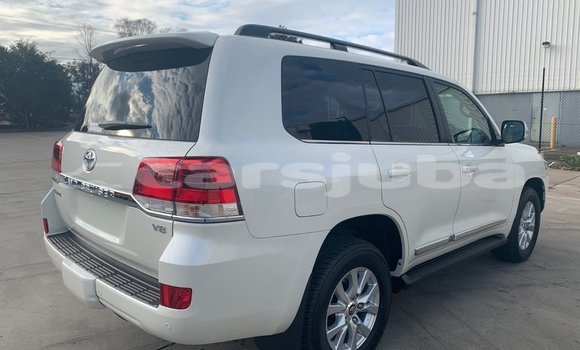 اشتري مستعمل Toyota Land Cruiser White سيارة في Juba في South Sudan اشتري مستعمل Toyota Land Cruiser White سيارة في Juba في South Sudan
