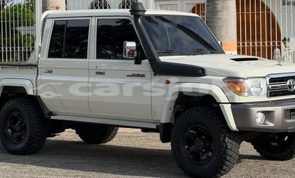 Buy Used Toyota Land Cruiser White Car in Juba in South Sudan