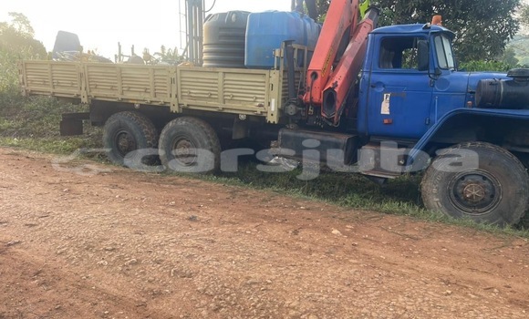 Nunua Ilio tumika Iveco Cargo Blue Lori ndani ya Juba nchini South Sudan Nunua Ilio tumika Iveco Cargo Blue Lori ndani ya Juba nchini South Sudan