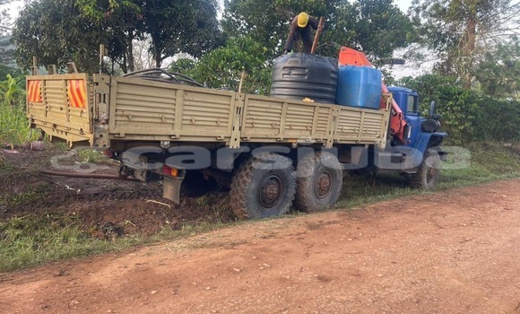 Nunua Ilio tumika Iveco Cargo Blue Lori ndani ya Juba nchini South Sudan Nunua Ilio tumika Iveco Cargo Blue Lori ndani ya Juba nchini South Sudan