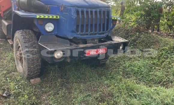 Nunua Ilio tumika Iveco Cargo Blue Lori ndani ya Juba nchini South Sudan Nunua Ilio tumika Iveco Cargo Blue Lori ndani ya Juba nchini South Sudan
