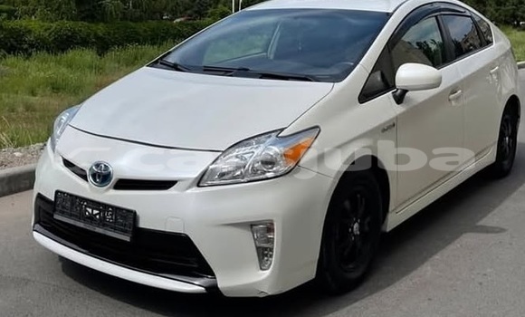 Buy Used Toyota Prius White Car in Juba in South Sudan Buy Used Toyota Prius White Car in Juba in South Sudan