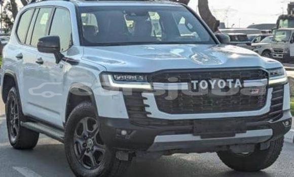 Buy Used Toyota Land Cruiser White Car in Juba in South Sudan