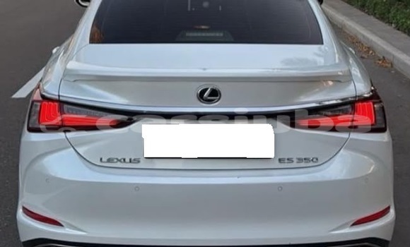 Buy Used Lexus ES White Car in Juba in South Sudan Buy Used Lexus ES White Car in Juba in South Sudan