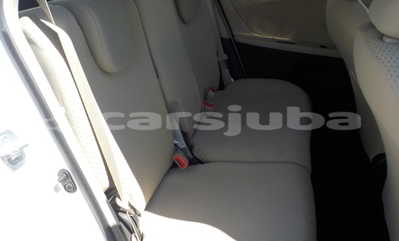 اشتري مستعمل Toyota Vitz White سيارة في Juba في South Sudan اشتري مستعمل Toyota Vitz White سيارة في Juba في South Sudan