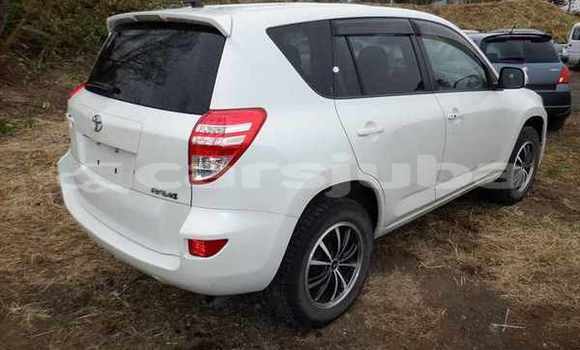 اشتري مستعمل Toyota RAV 4 White سيارة في Juba في South Sudan اشتري مستعمل Toyota RAV 4 White سيارة في Juba في South Sudan