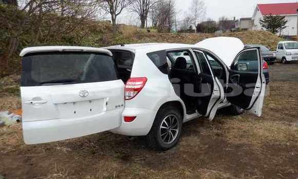اشتري مستعمل Toyota RAV 4 White سيارة في Juba في South Sudan اشتري مستعمل Toyota RAV 4 White سيارة في Juba في South Sudan