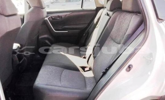 Nunua Ilio tumika Toyota RAV4 White Gari ndani ya Juba nchini South Sudan Nunua Ilio tumika Toyota RAV4 White Gari ndani ya Juba nchini South Sudan